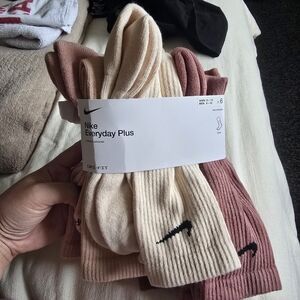 Nike Everyday Plus Dri-FIT Socks in Cream and Brown